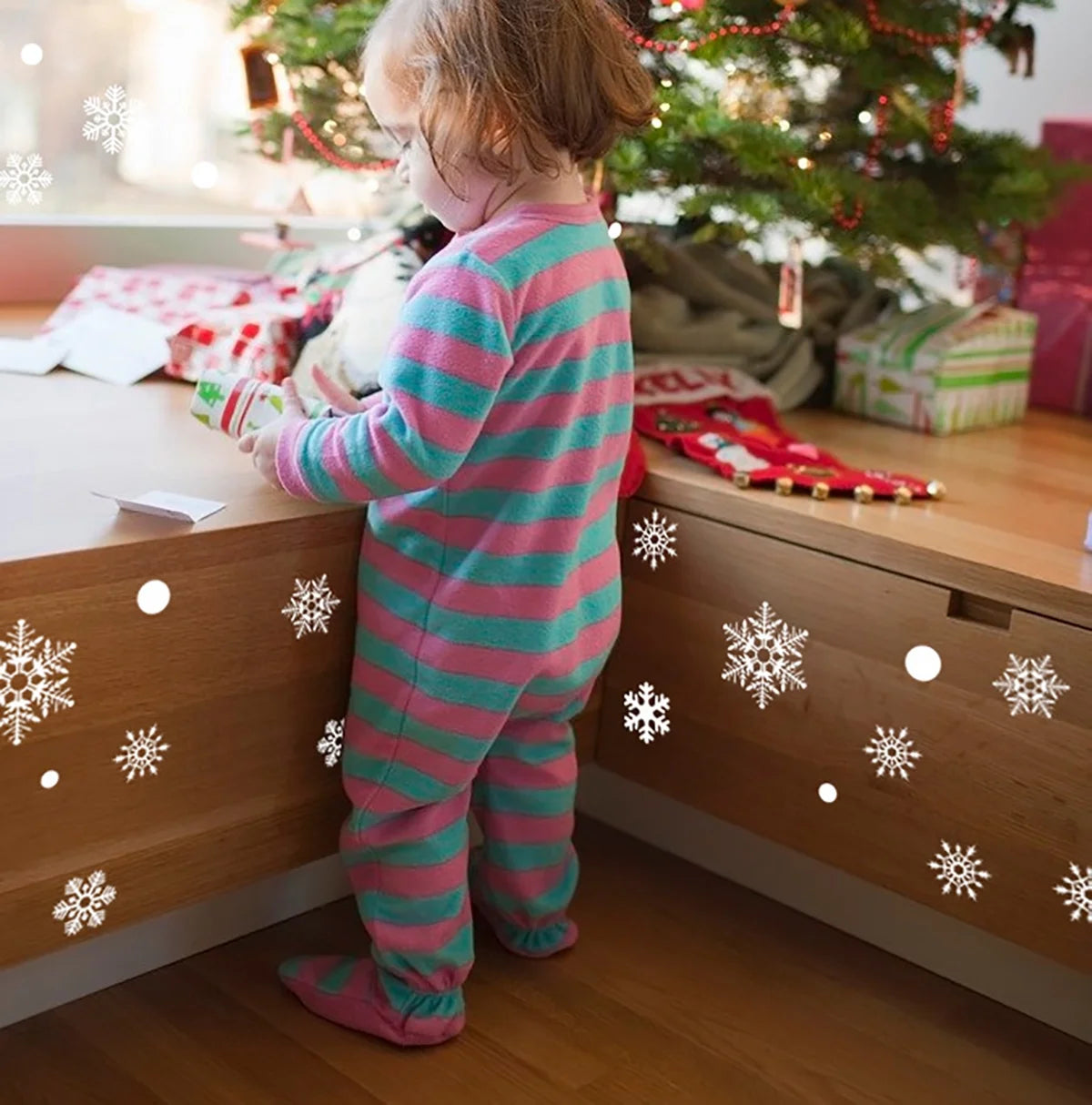 Christmas Window Stickers Clings Snowflakes Decorations for Glass Decorations Holiday Decals for Party 8 Sheets